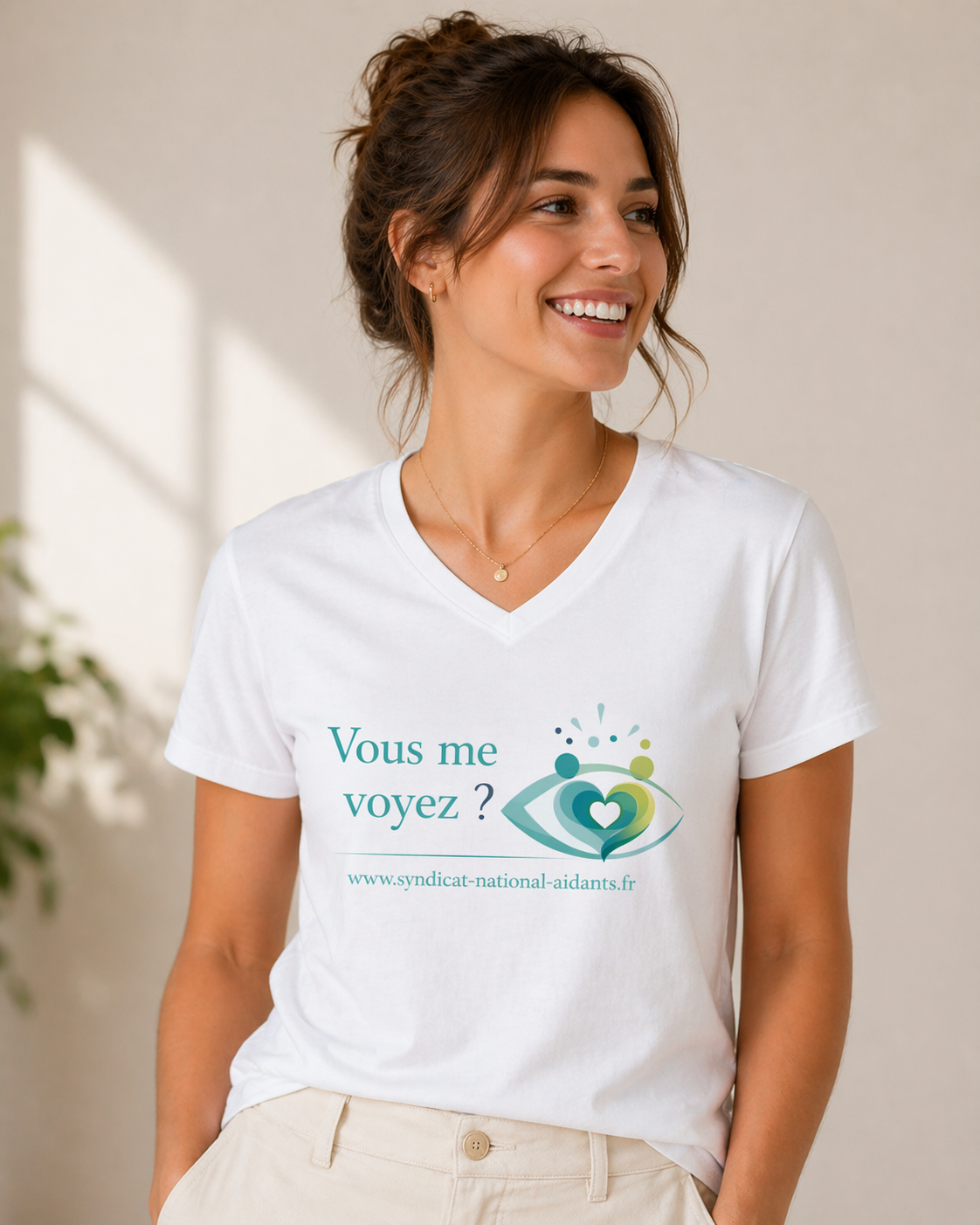 Tee-shirt solidaire blanc col v –  Vous me voyez ?