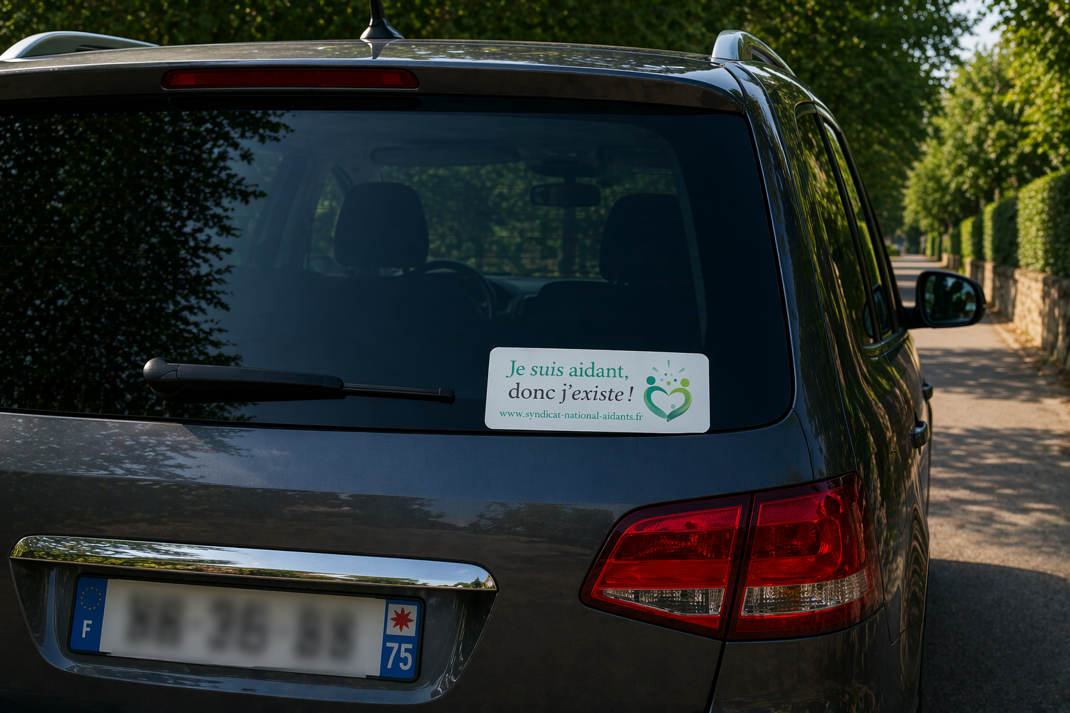 Sticker solidaire – J'aide, donc j'existe !